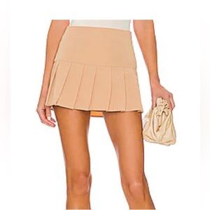 New More to come, pleated skirt